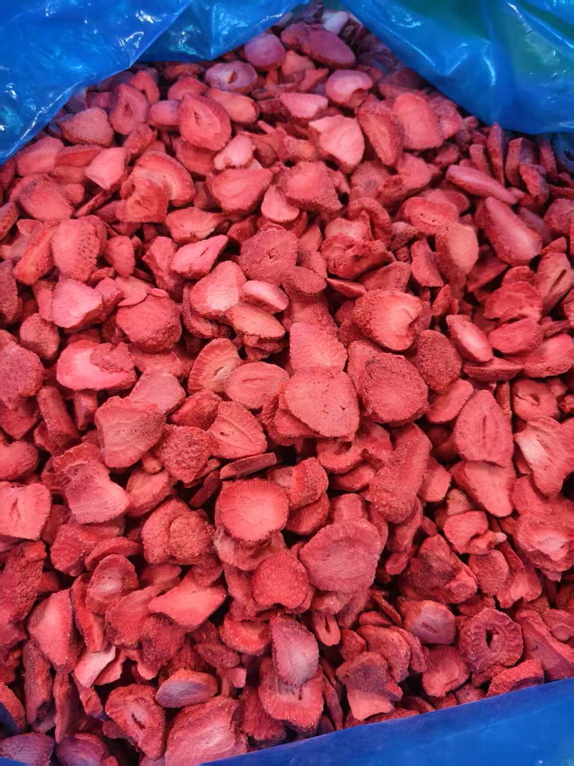 Freeze-dried strawberry slice with sugar