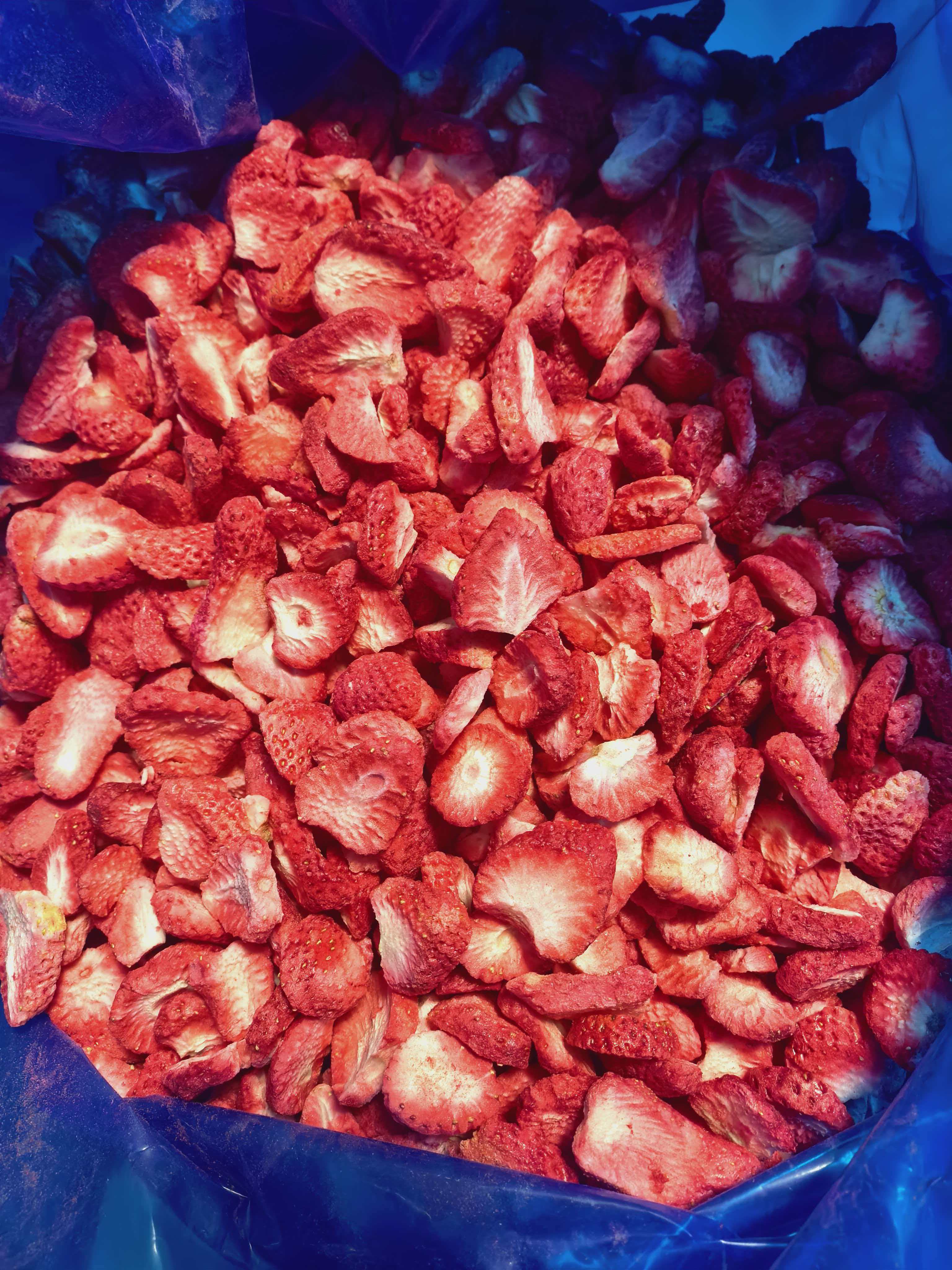 Freeze-dried strawberry slice free with sugar
