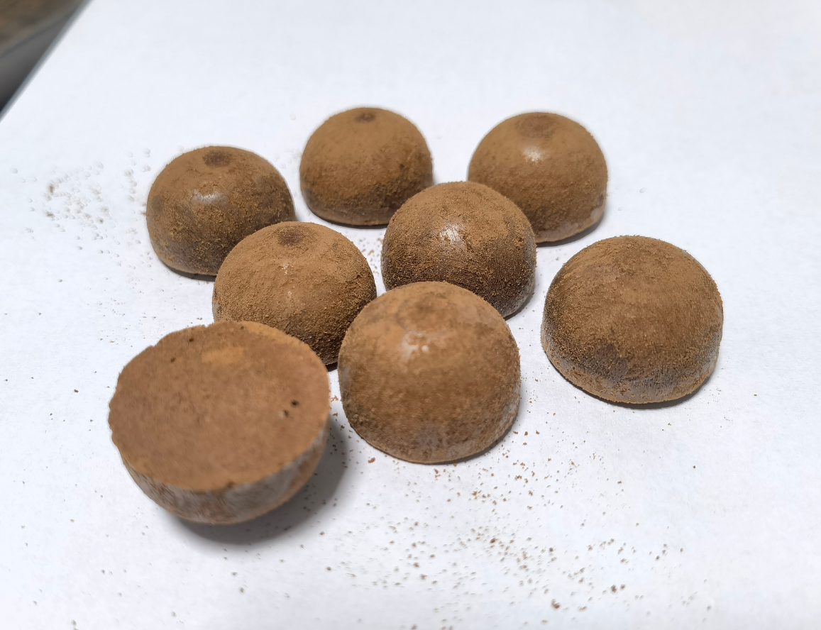 Freeze-dried Chocolate Chips  (59% Coconut Content)